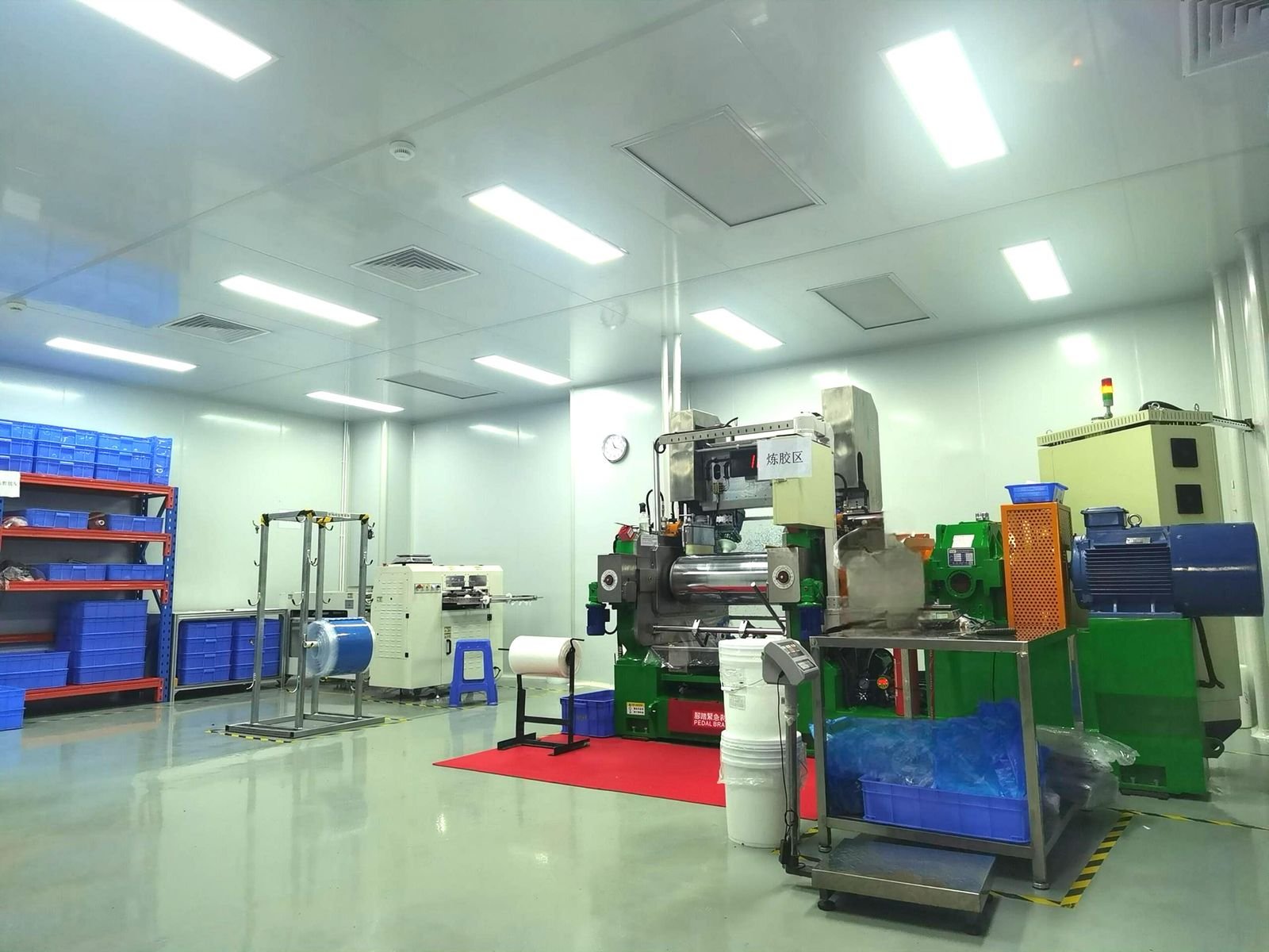 Silicone mixing room